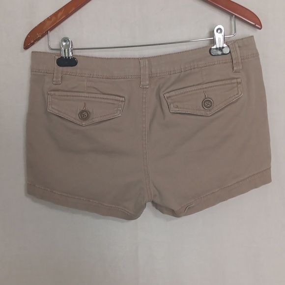 Wallflower Khaki Super Short Length Shorts Low-Mid Rise Size 13 - Picture 5 of 5